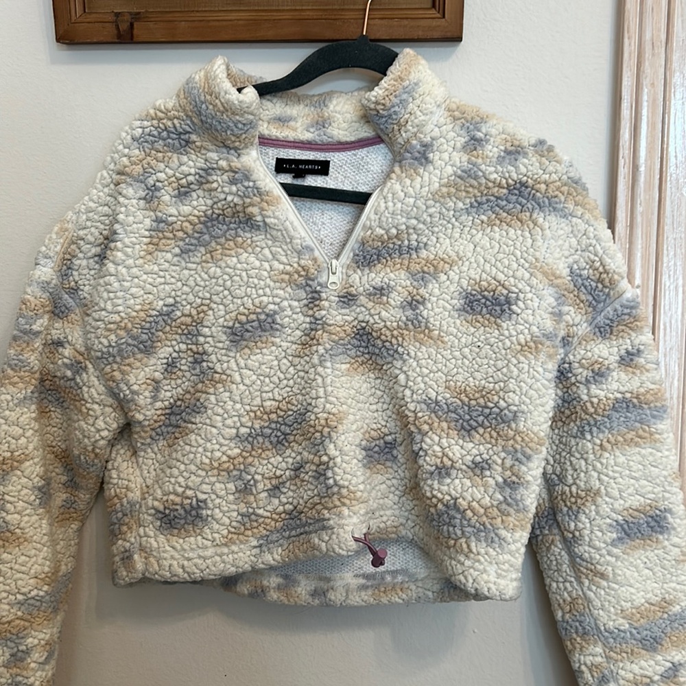 Fuzzy cropped pullover from Pacsun! One size